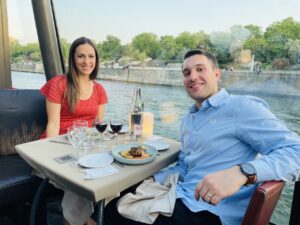 Take a seine dinner cruise in Paris